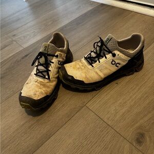 On Running womens Shoes - green and white